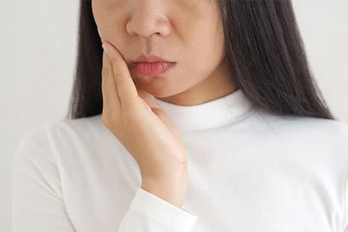 woman in pain from tmj disorder